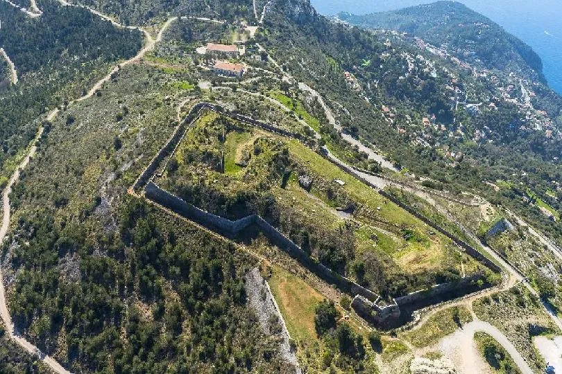 Image qui illustre: Fort de la Revère