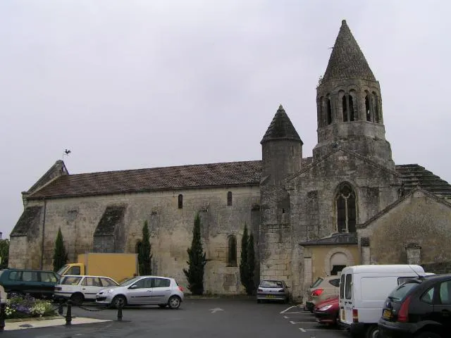 Image qui illustre: Eglise Saint-jean-baptiste De La Couronne