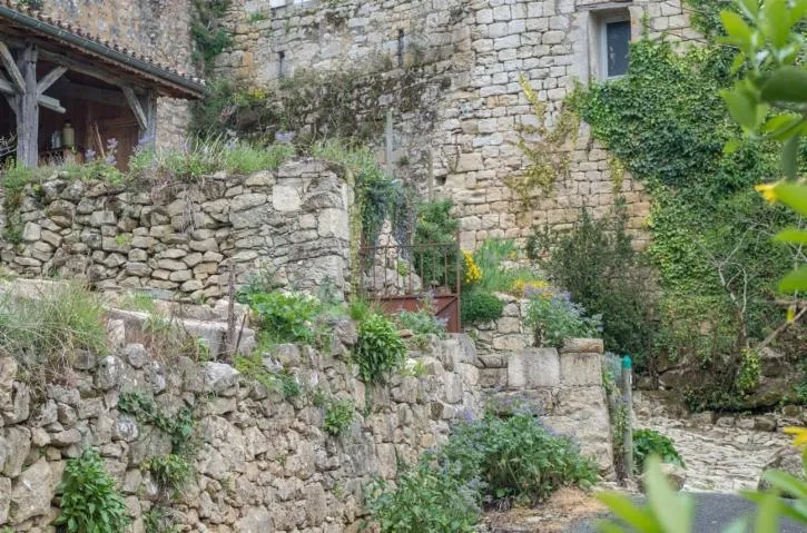 Image qui illustre: Village Ancien De Castelmoron D'albret