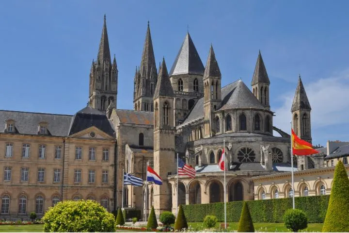 Image qui illustre: Mairie de Caen