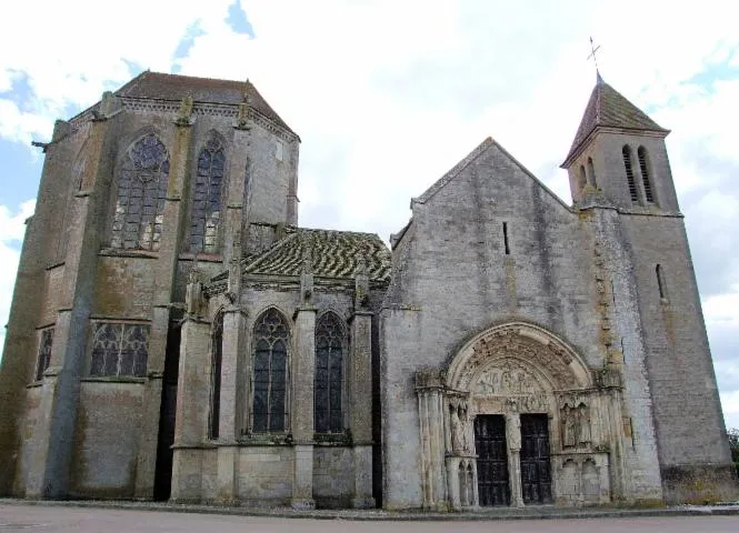 Image qui illustre: Église Saint-thibault