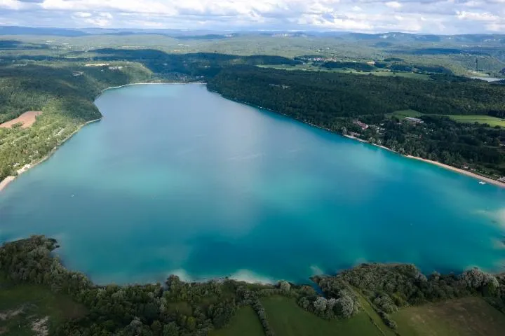 Image qui illustre: Lac de Chalain