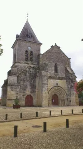 Image qui illustre: Église Saint-Pierre de Villegouge