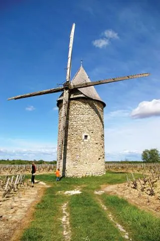 Image qui illustre: Moulin à vent de Courrian