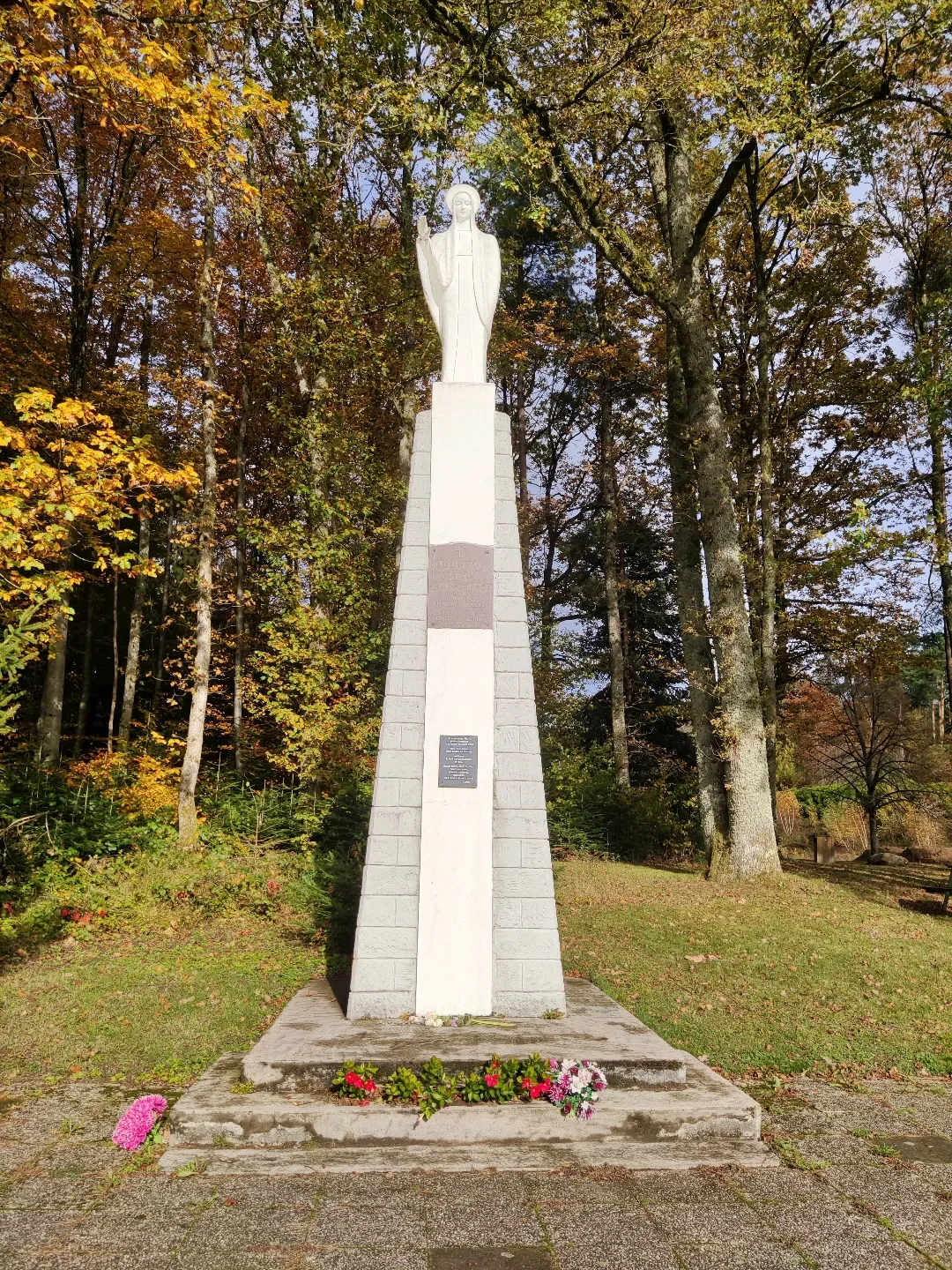 Image qui illustre: Vierge de Dounoux