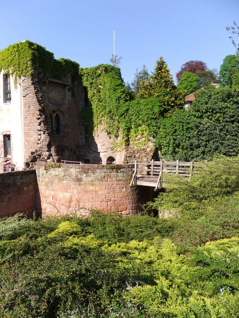 Image qui illustre:  Les remparts  