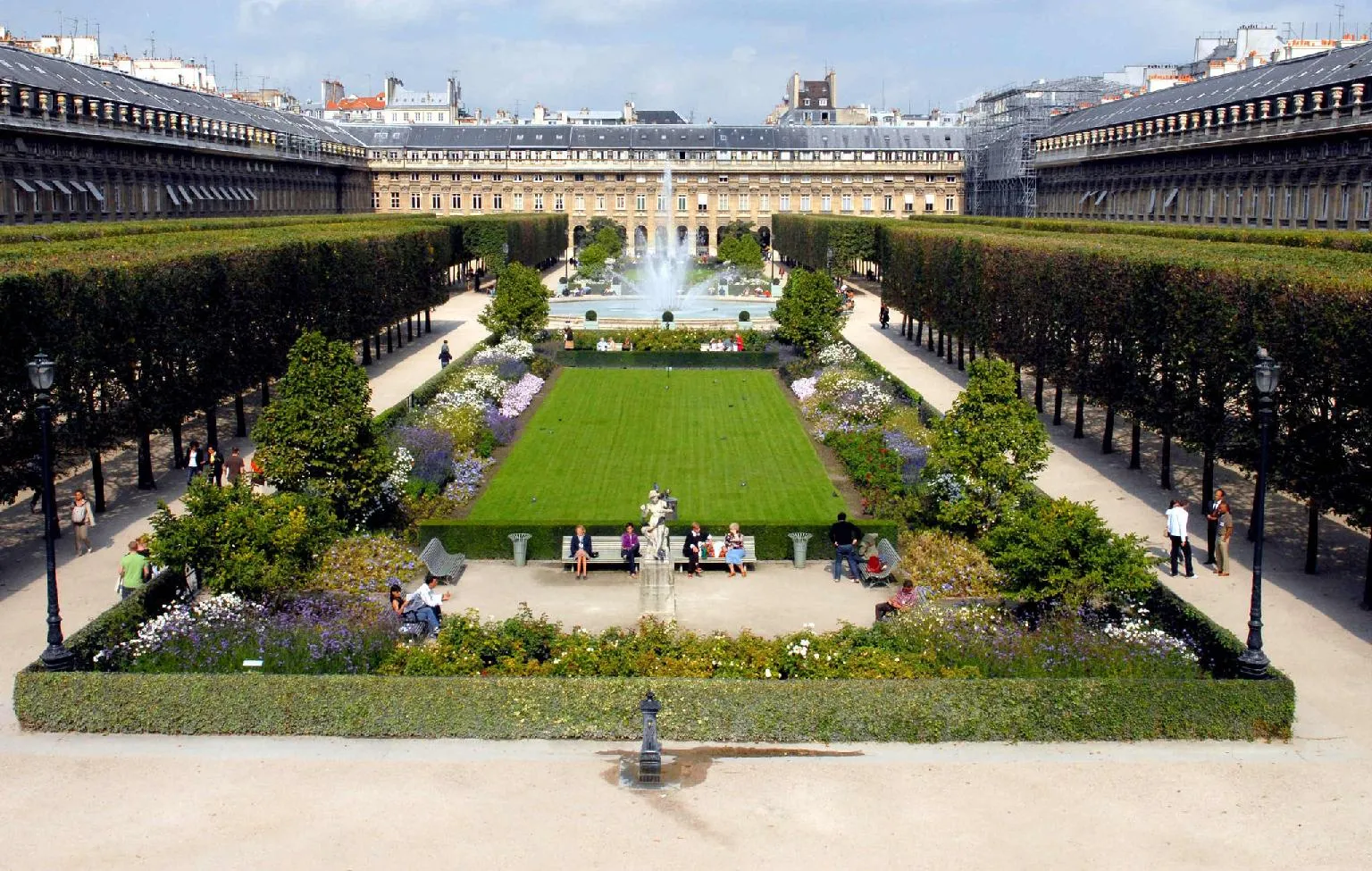 Image qui illustre: Jardins du Palais Royal