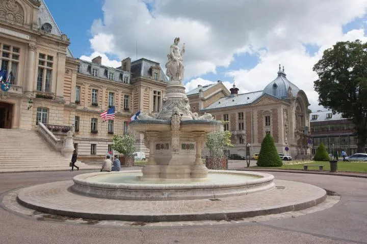 Image qui illustre: Fontaine monumentale d'Évreux