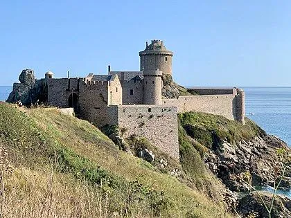 Image qui illustre: Château de La Roche Goyon - Fort La Latte