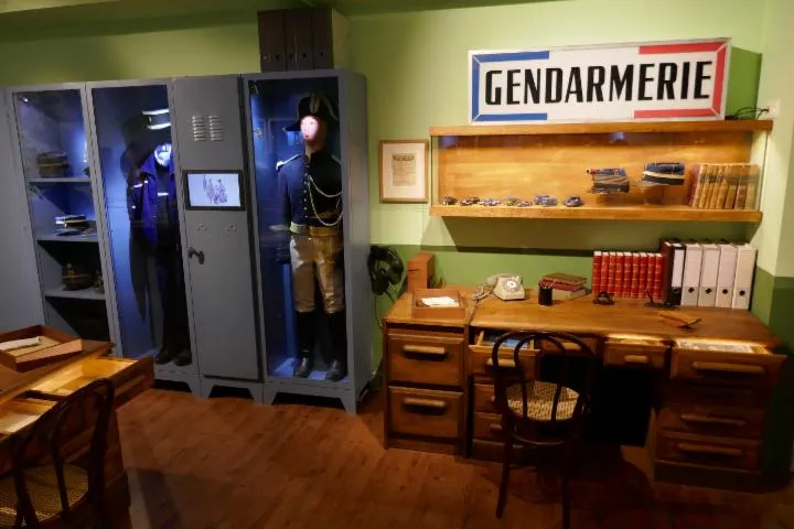 Image qui illustre: Musée De La Gendarmerie Et Du Cinéma