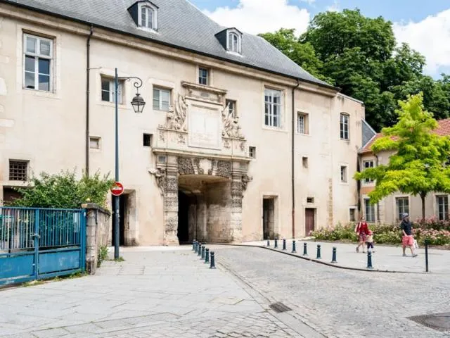 Image qui illustre: Porte De La Citadelle