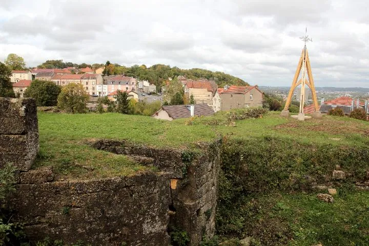 Image qui illustre: Le Vieux Château de Longwy