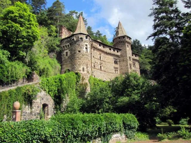 Image qui illustre: Le Château de la Rochelambert