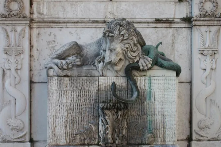 Image qui illustre: Fontaine du Lion