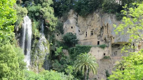 Image qui illustre: Grotte Villecroze