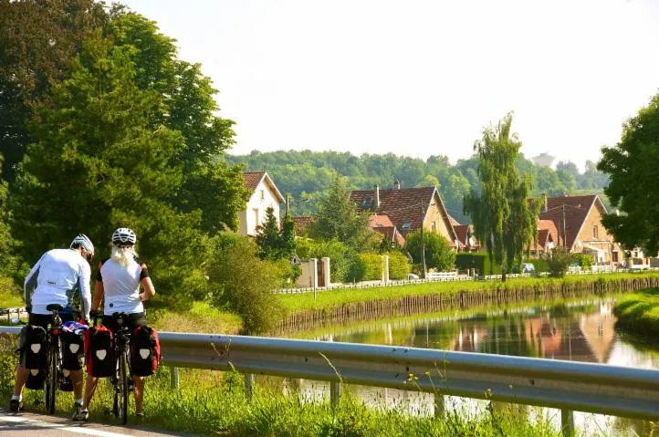 Image qui illustre: Véloroute - voie verte du Canal de la Marne-au-Rhin