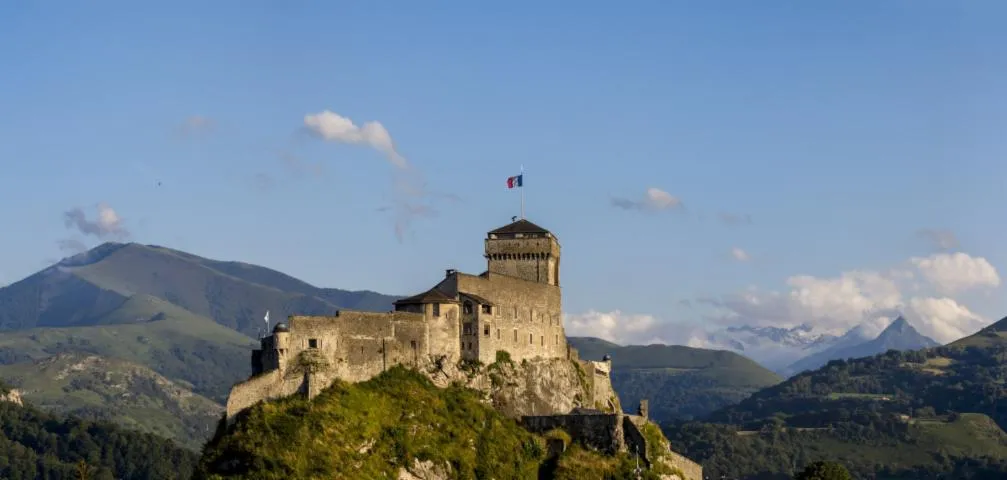 Image qui illustre: Château Fort de Lourdes