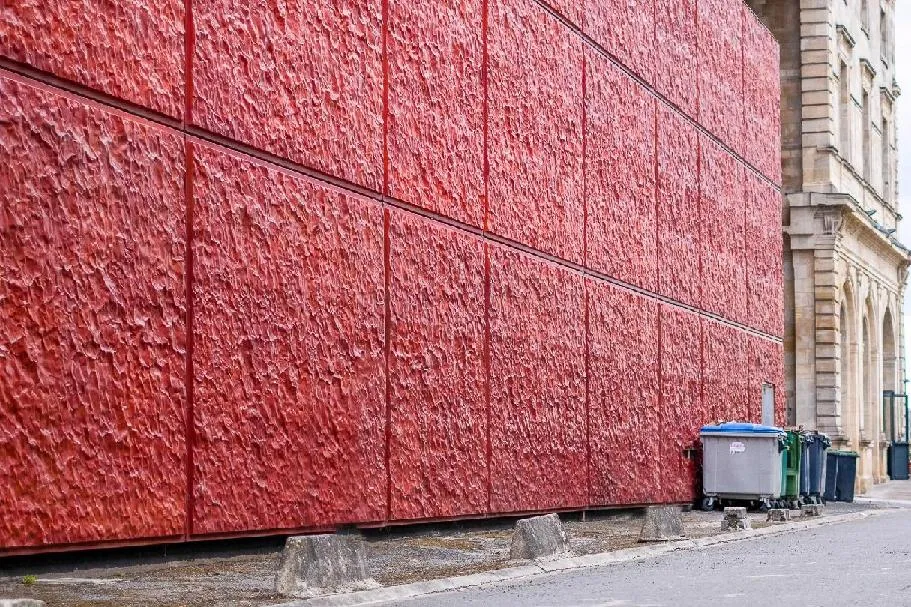 Image qui illustre: Mur rouge de Mégarama
