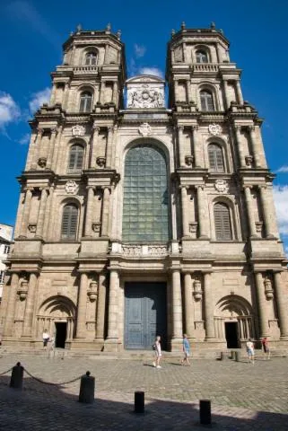 Image qui illustre: La cathédrale Saint-Pierre