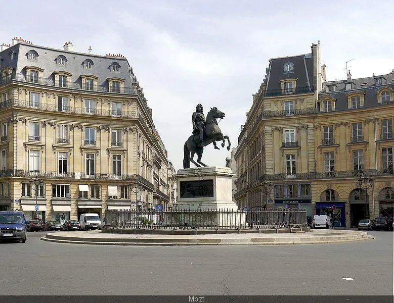 Image qui illustre: Place des Victoires