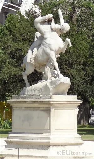 Statue Le Centaure Nessus enlevant Déjanire 