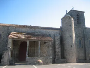 Eglise Saint Sauveur de Givre en Mai