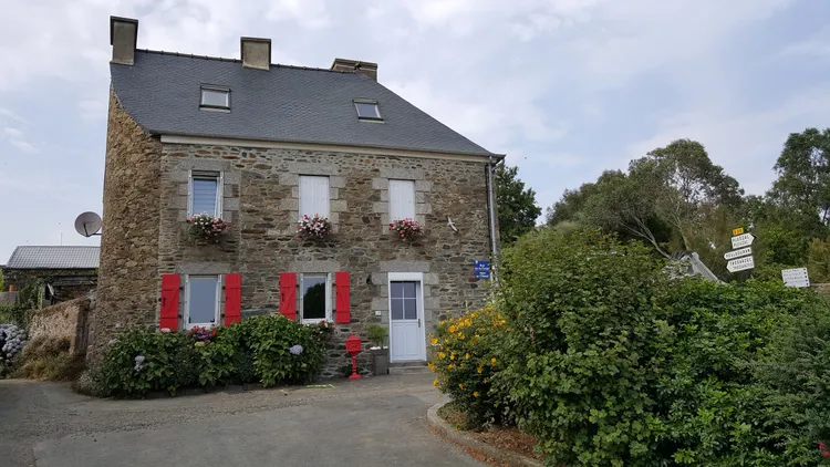 Image qui illustre: Commune du Patrimoine Rural de Bretagne de Hengoat à La Roche-Jaudy - 1