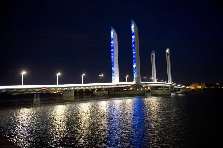 Image qui illustre: Pont Jacques Chaban Delmas à Bordeaux - 2