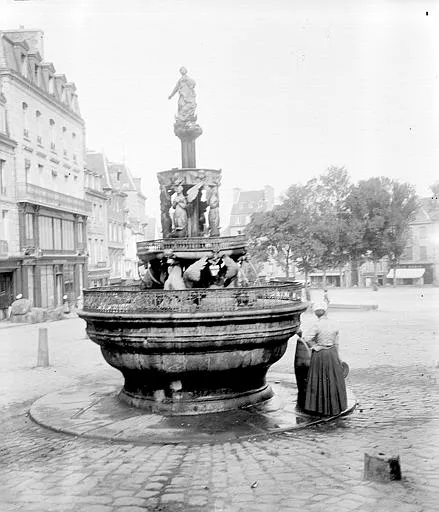 Image qui illustre: Fontaine La Plomée à Guingamp - 0