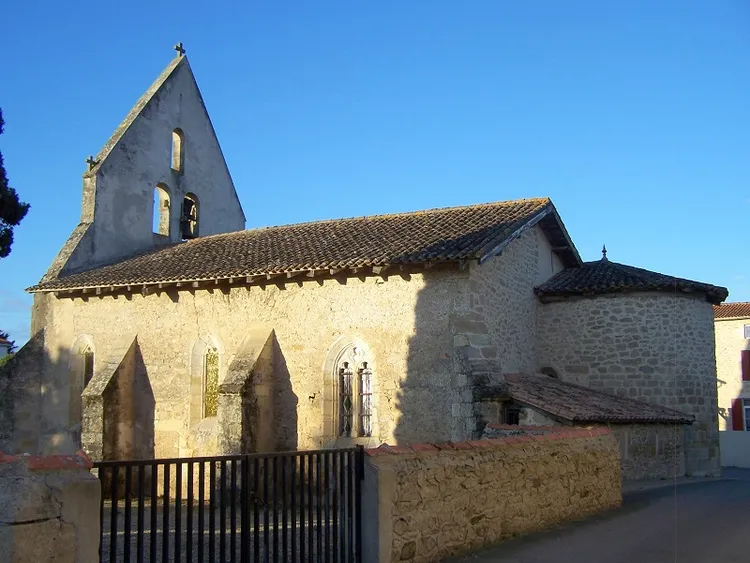 Image qui illustre: Eglise de Bourdelles à Bourdelles - 1