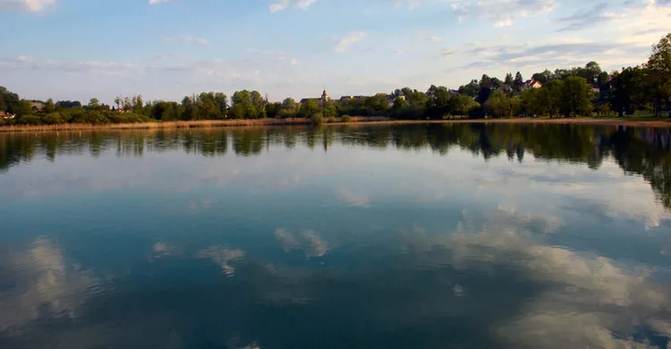 Image qui illustre: Lac De Clairvaux à Clairvaux-les-Lacs - 1
