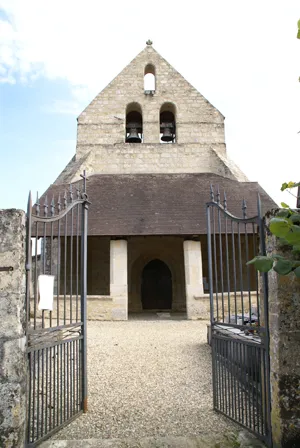 Image qui illustre: Eglise Saint-Laurent de Saint-Laurent-du-Bois à Saint-Laurent-du-Bois - 0