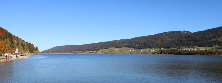 Image qui illustre: Le lac des Rousses à Les Rousses - 0