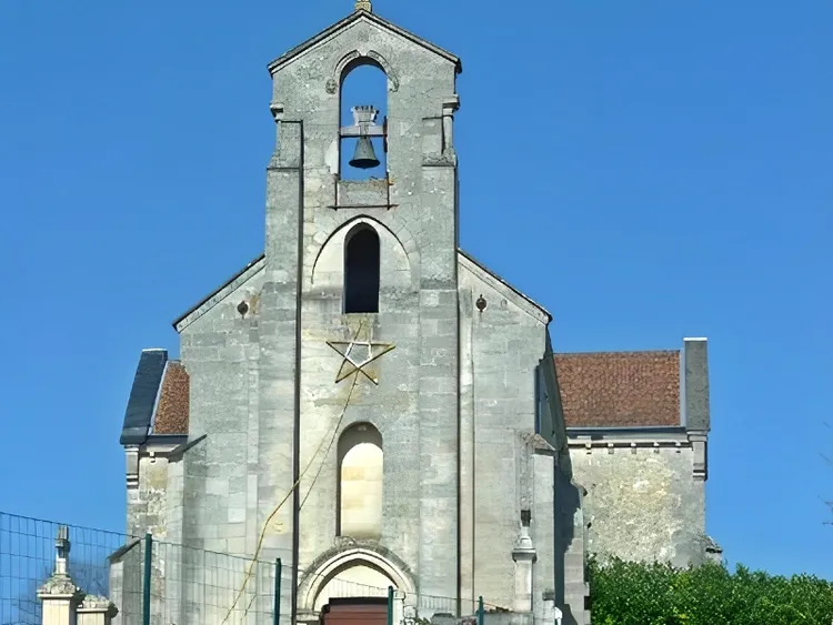 Image qui illustre: Église Saint-Michel à Cursan - 0