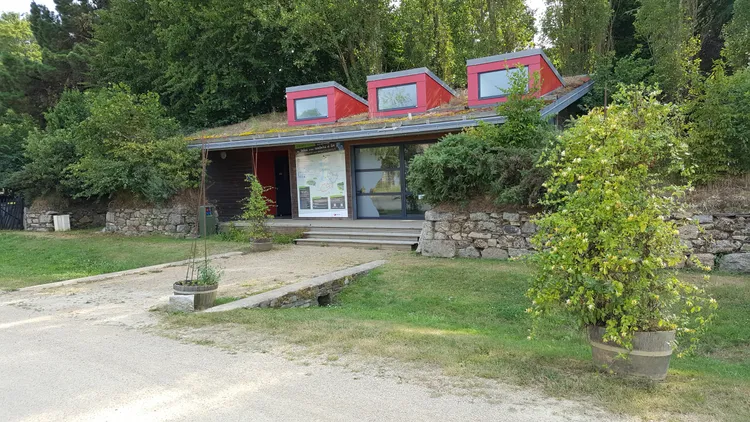 Image qui illustre: Maison des talus et des routoirs à lin à La Roche-Jaudy - 1