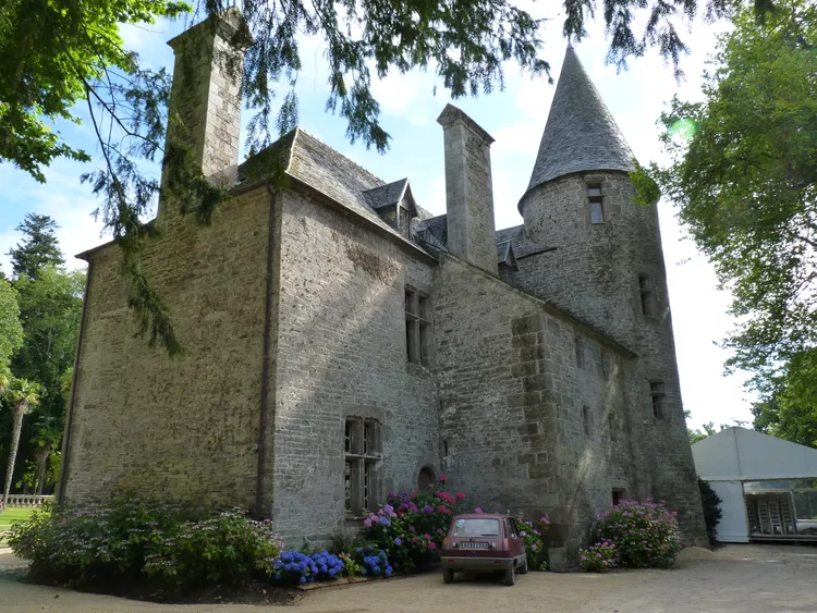 Image qui illustre: Château de Lesmaes à Plestin-les-Grèves - 0