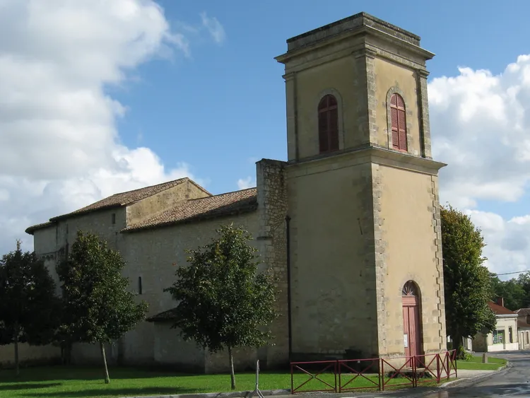 Image qui illustre: Église Sainte-Marie de Saint-Sauveur à Saint-Sauveur - 0