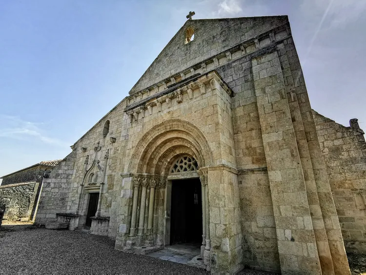 Image qui illustre: Église Saint-Vincent à Saint-Vincent-de-Pertignas - 0