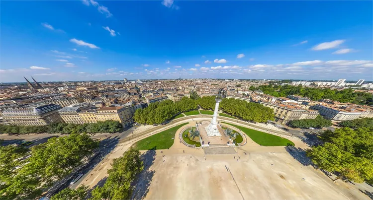 Image qui illustre: Esplanade des Quinconces et le monument aux Girondins à Bordeaux - 2