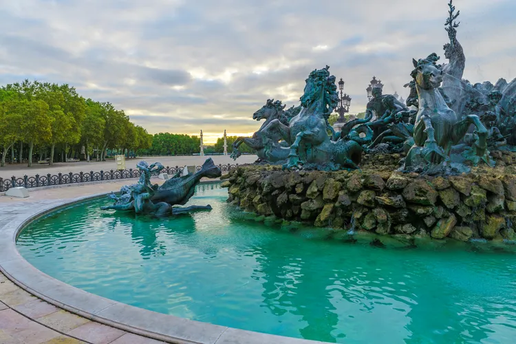 Image qui illustre: Esplanade des Quinconces et le monument aux Girondins à Bordeaux - 0