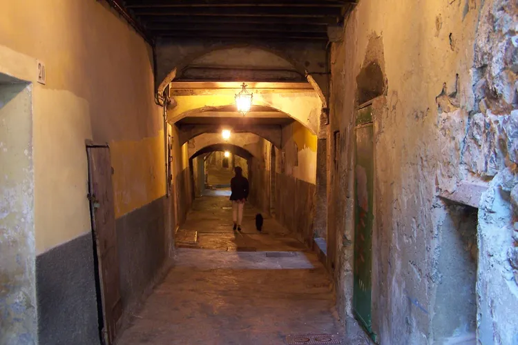 Image qui illustre: La Rue Obscure à Villefranche-sur-Mer - 0