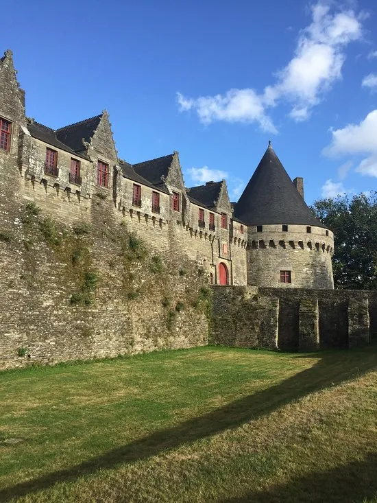 Image qui illustre: Château des Rohan à La Chèze - 0