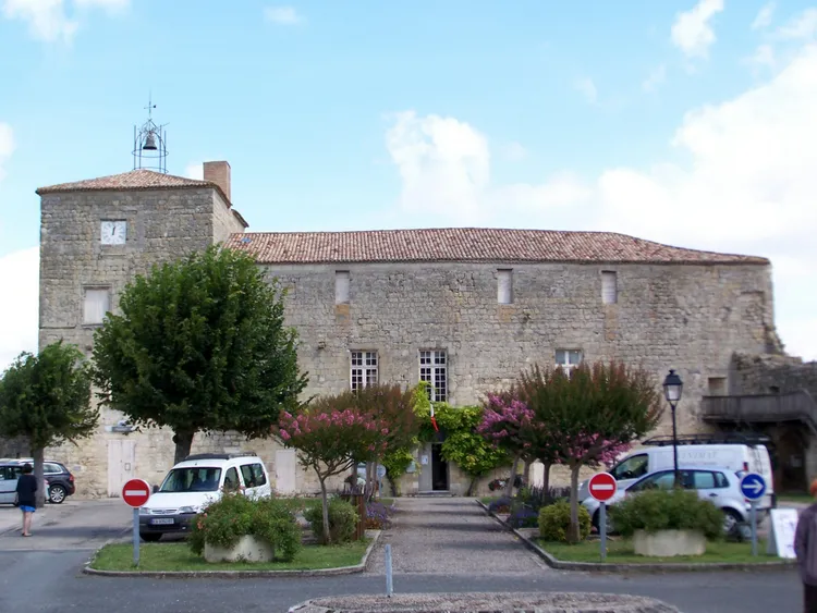 Image qui illustre: Château de Pujols à Pujols - 0