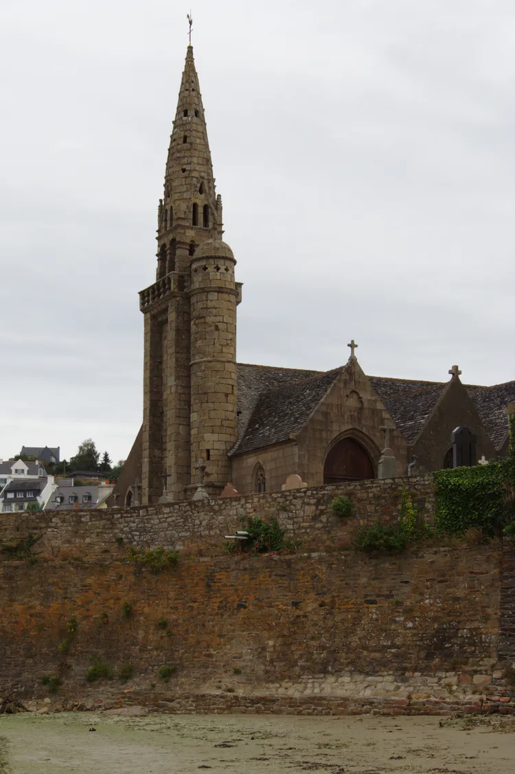 Image qui illustre: Eglise paroissiale Saint-Michel à Saint-Michel-en-Grève - 0