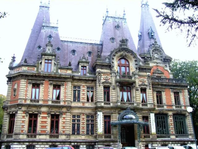 Image qui illustre: Chateau De Marbeaumont