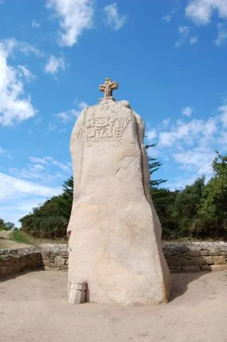 Image qui illustre: Menhir De Saint-uzec
