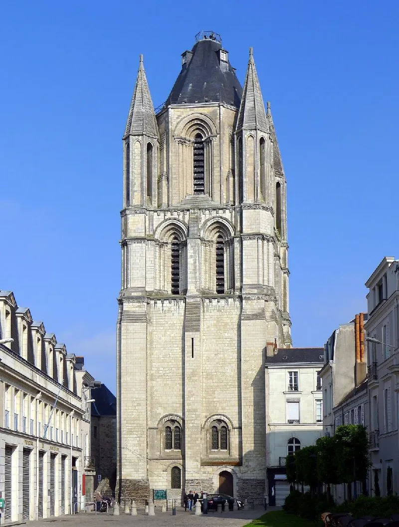 Image qui illustre: La tour Saint-Aubin