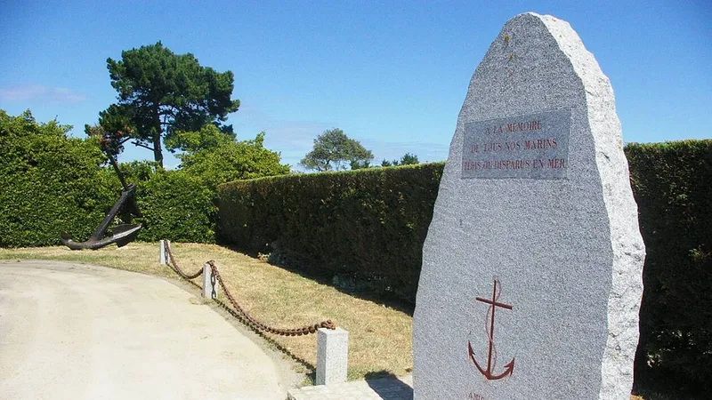 Image qui illustre: Monument mémoire des marins disparus en mer