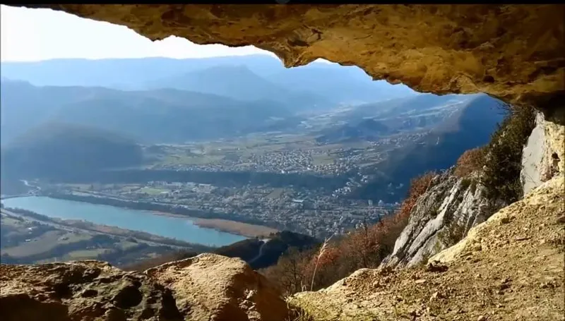 Image qui illustre: Grotte du Trou de l'Argent