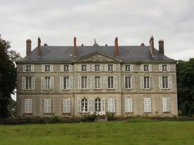 Image qui illustre: Château De La Roche-noyant